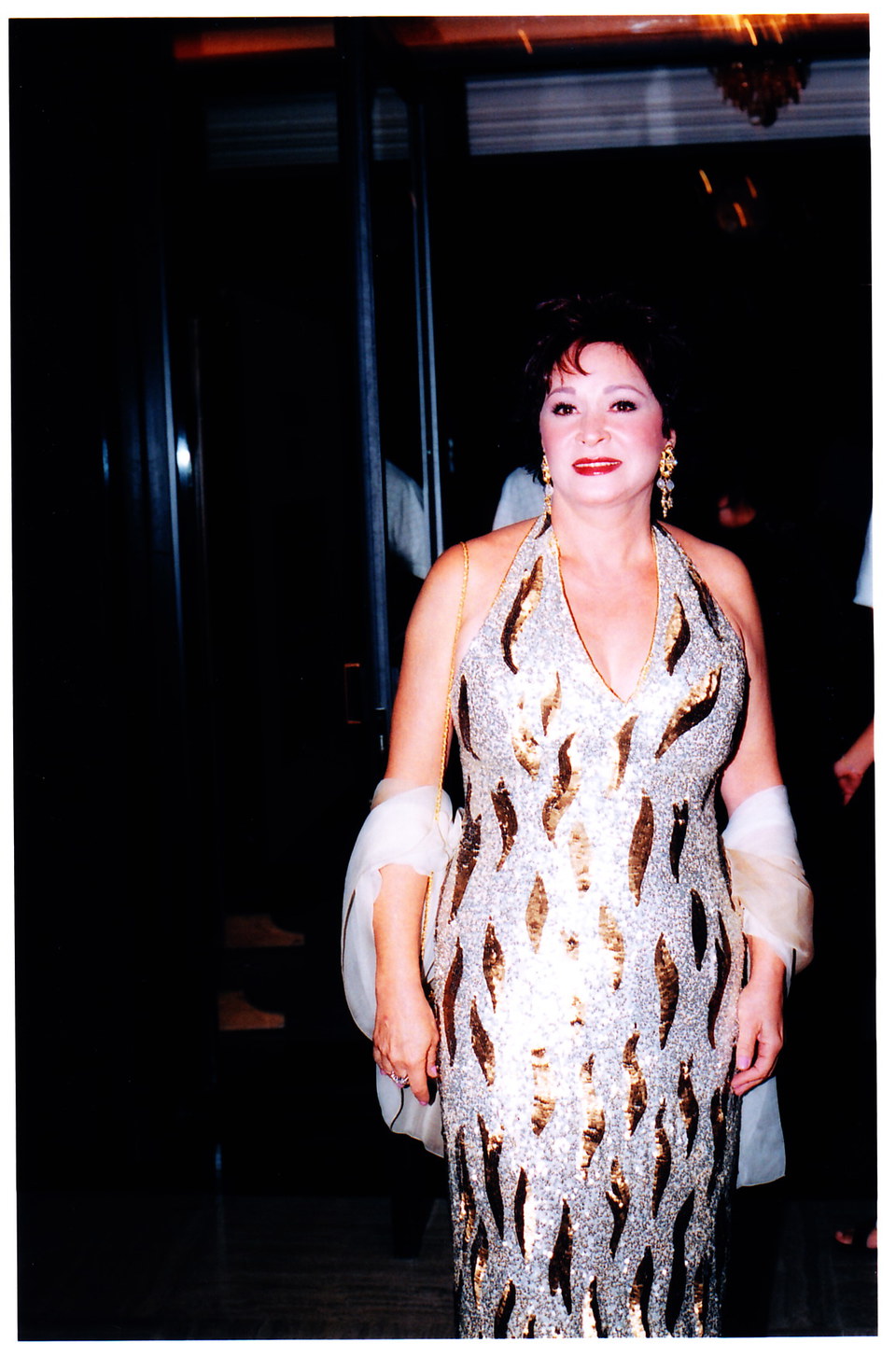 Lebleba entering theater