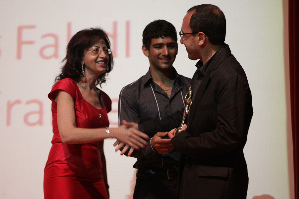 Nada Sardouk giving the prize for Best Screenplay to Abbas Fahdel for his feature film L’Aube du Monde