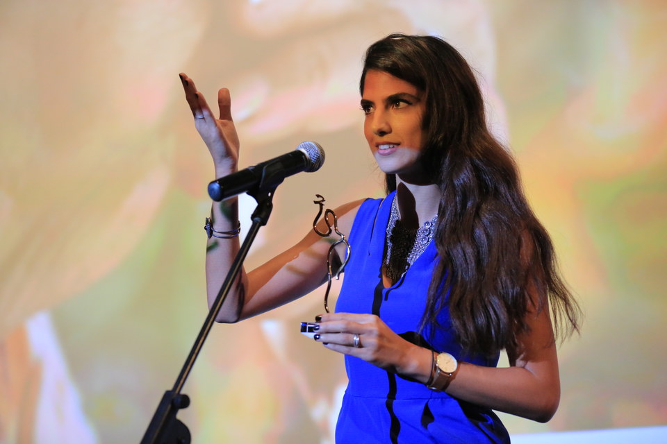 Carmen Bsaibes giving a word after she received her prize