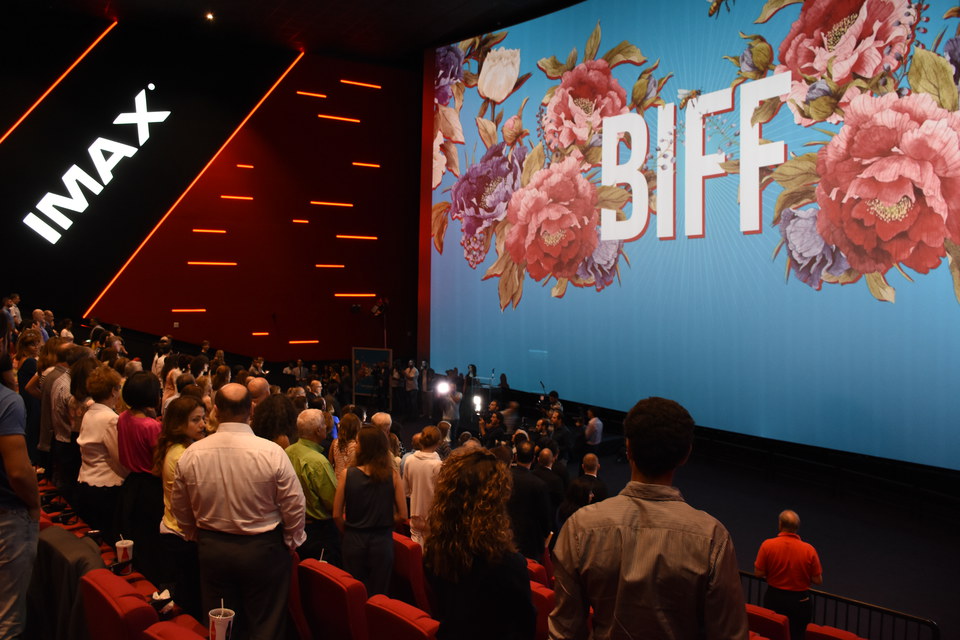 Watching the screen while waiting for the cinema to fill up